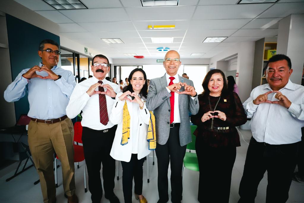 DecalogoOficial's tweet image. #Celaya
Reactivan carrera a favor de niños con cáncer

👇🏽
decalogonews.com/celaya/reactiv…

#salud #Xports #política #carrera #niños #cáncer #presidente #PresidenteMunicipal  #municipio #AMANC #municipio #Decálogo 
@amancmexico
@municipiocelaya @mendozamarquezjavier @deportesideccelaya