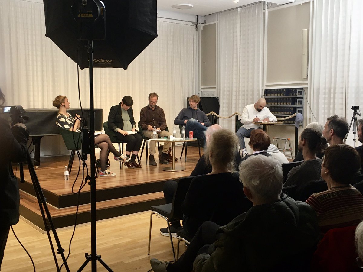 EftertrykMag's tweet photo. Tak for endnu et #eftersyn i rækken - denne gang om krigen i Ukraine og Vestens respons derpå (en grundig artikel følger snart) Og stor tak til @BiblioteketF 📖 for at lægge rammer til 🏟👍 @ppkzd @karenphilippal @BramsenIsabel @KristianHusted https://t.co/QwxcCcNmas