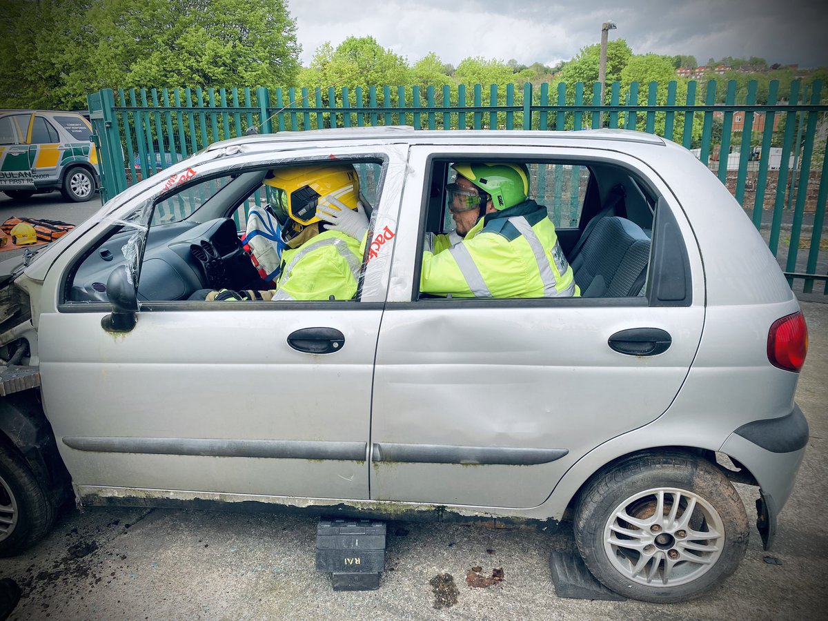 SFRS_Ludlow's tweet photo. Joint RTC training session with LCFR at LU.
Theoretical presentation giving Stuart & Louis a full insight of how we plan, prioritise and execute RTCโs.
Sharing knowledge, understanding & experiences is the ๐ to improvement
Exciting times ๏ฟผfor us #TeamLU & #TeamLCFR https://t.co/2D3bD4xCPh