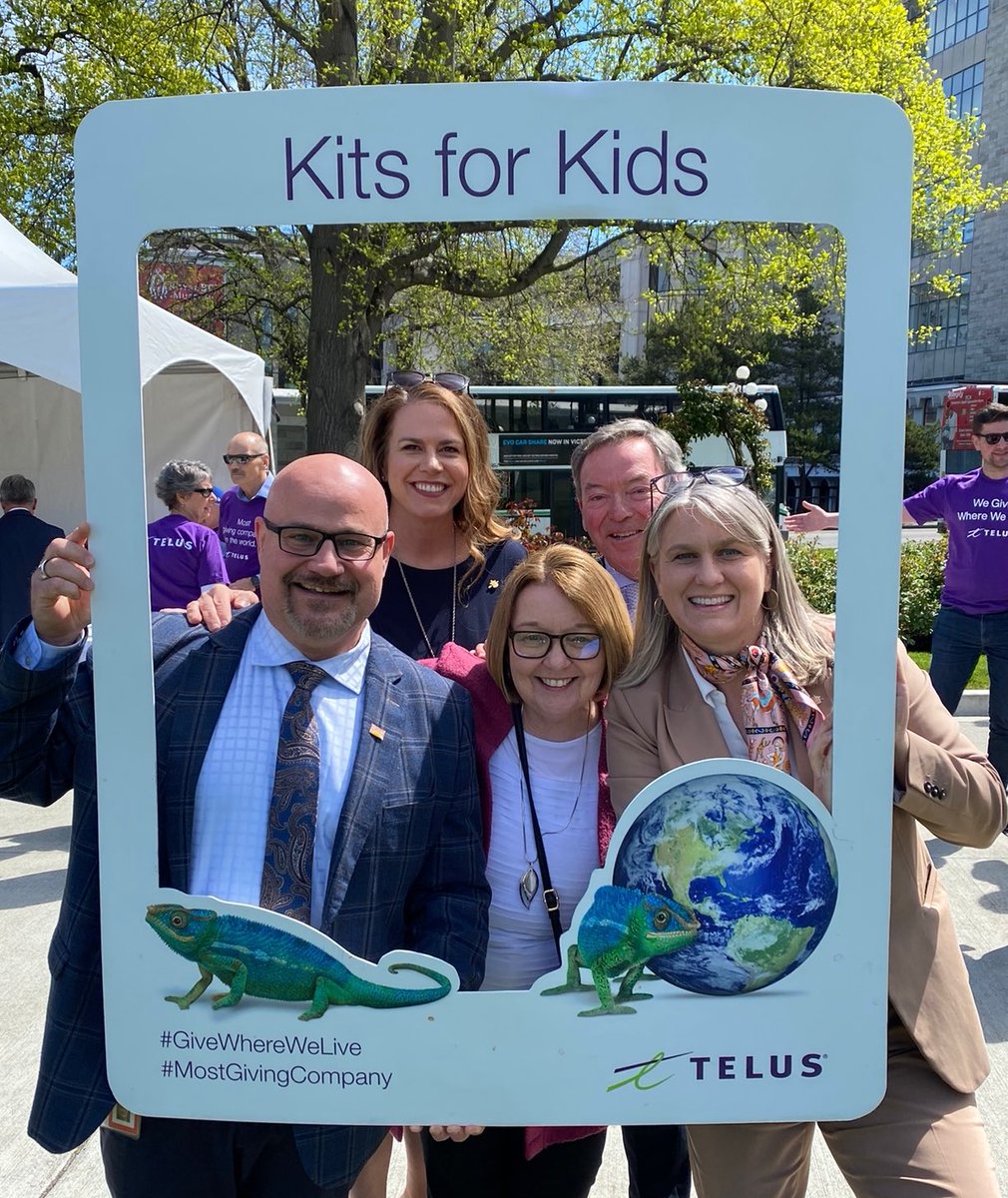 's tweet image. A lovely afternoon to be outside and to help pack some #KitsForKids with representatives from @TELUS. 
#bcpoli