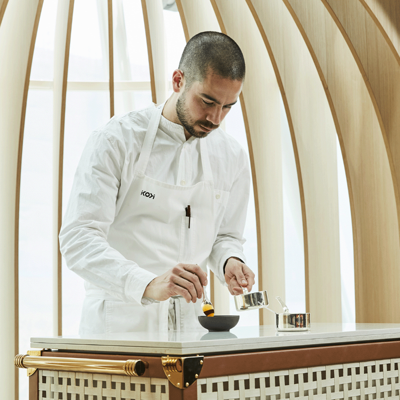 LouisVuitton's tweet photo. Presenting Ikoyi at #LouisVuitton. For a limited time, Chef #JeremyChan of the Michelin-starred restaurant in London has taken up residence at the Maison Seoul. Learn more about this unique dining experience open through June 10th.
