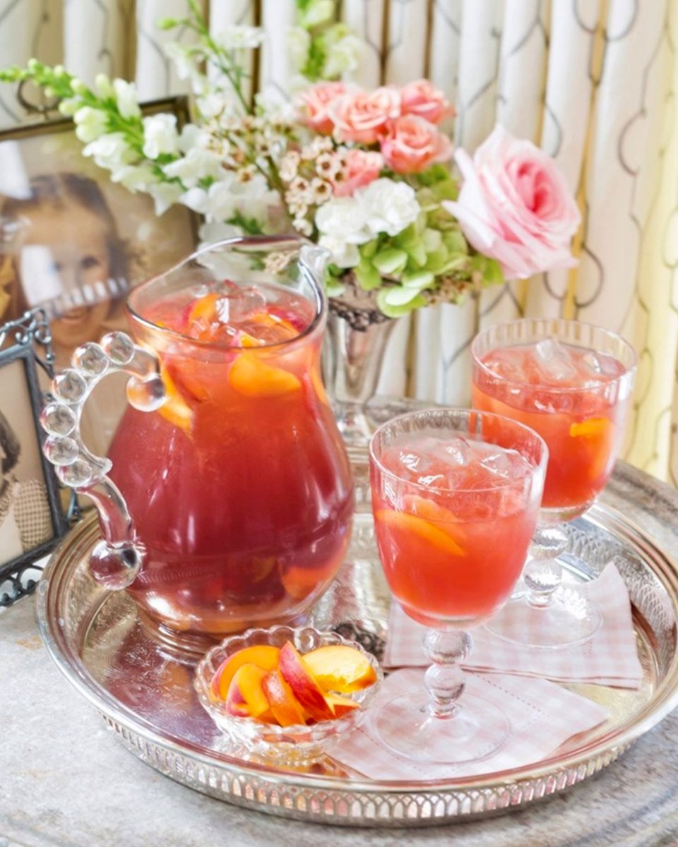 SouthernLadyMag's tweet photo. Take a moment to unwind on the front porch with a cold glass of Peach-Infused Sweet Tea. Find the recipe for this delightful drink at https://t.co/QngIdqKKjL.
#southernladymag #peachtea #sweettea #peaches #summerteas #springteas #friends #sippers #beverages https://t.co/YR6k3gTRK0