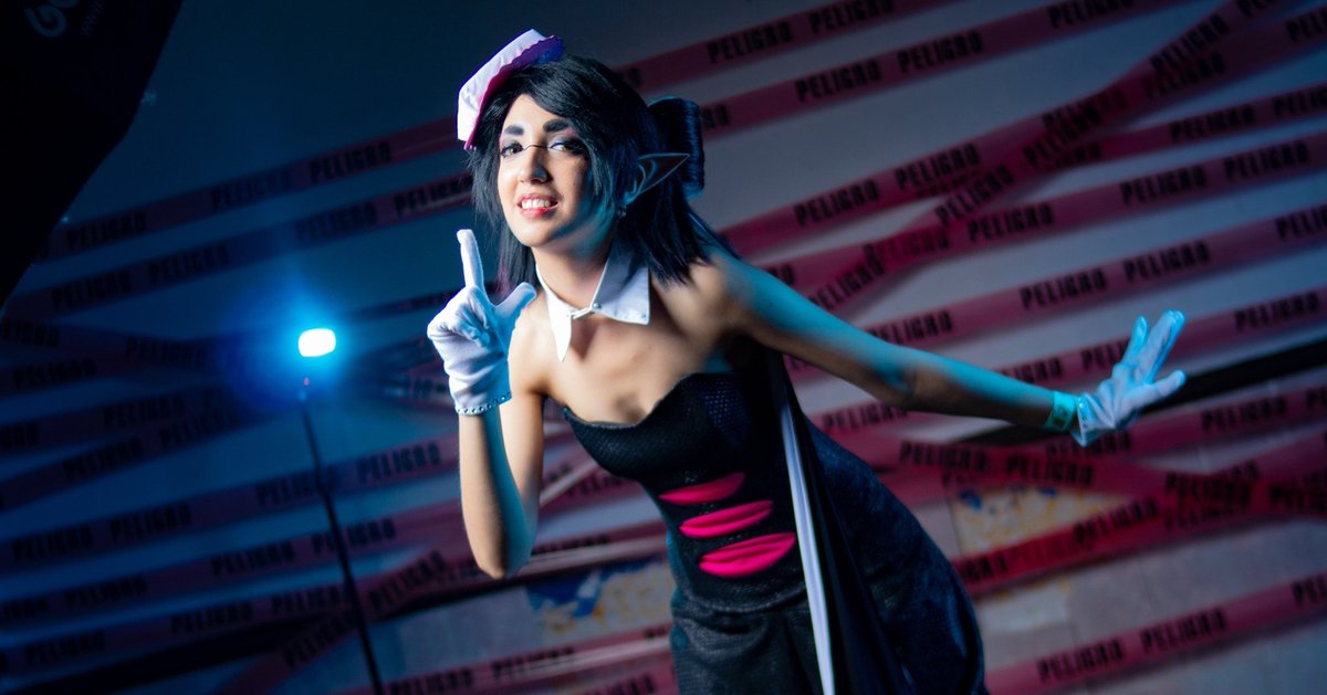 hoshiidesu's tweet photo. ♪Blushing faces covered in pink!♪ 
♪Rushing bombs, exploding ink!♪

#Splatoon #Callie #SquidSisters #SplatoonCosplay #Splatfest #Nintendo #Splatoon2 #Cosplay #CosplayMexico #CosplayGirl #Inkling #CaliMari #HoshiiDesu #Hoshiro https://t.co/wGuaIoEMAe