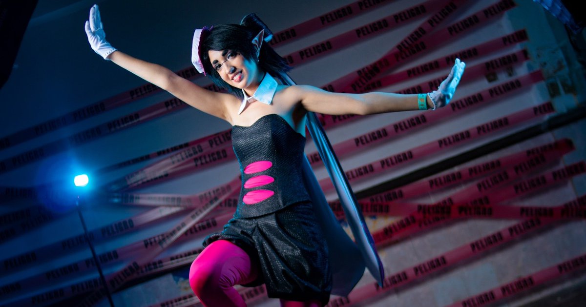 hoshiidesu's tweet photo. ♪Blushing faces covered in pink!♪ 
♪Rushing bombs, exploding ink!♪

#Splatoon #Callie #SquidSisters #SplatoonCosplay #Splatfest #Nintendo #Splatoon2 #Cosplay #CosplayMexico #CosplayGirl #Inkling #CaliMari #HoshiiDesu #Hoshiro https://t.co/wGuaIoEMAe