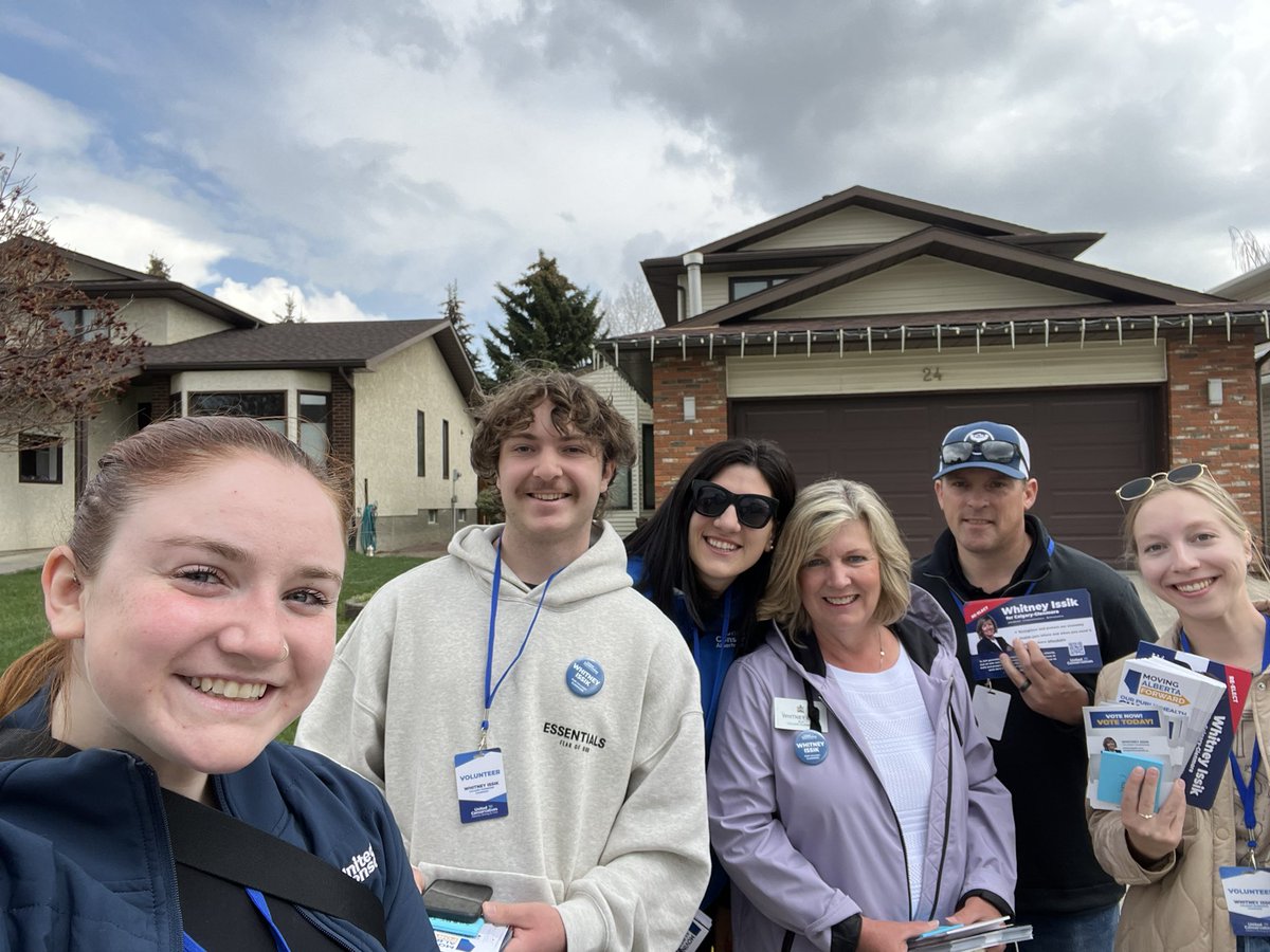 Knocking doors in Calgary-Glenmore with @WhitneyIssik and @NateHornerAB today! #TeamUCP #elxn2023