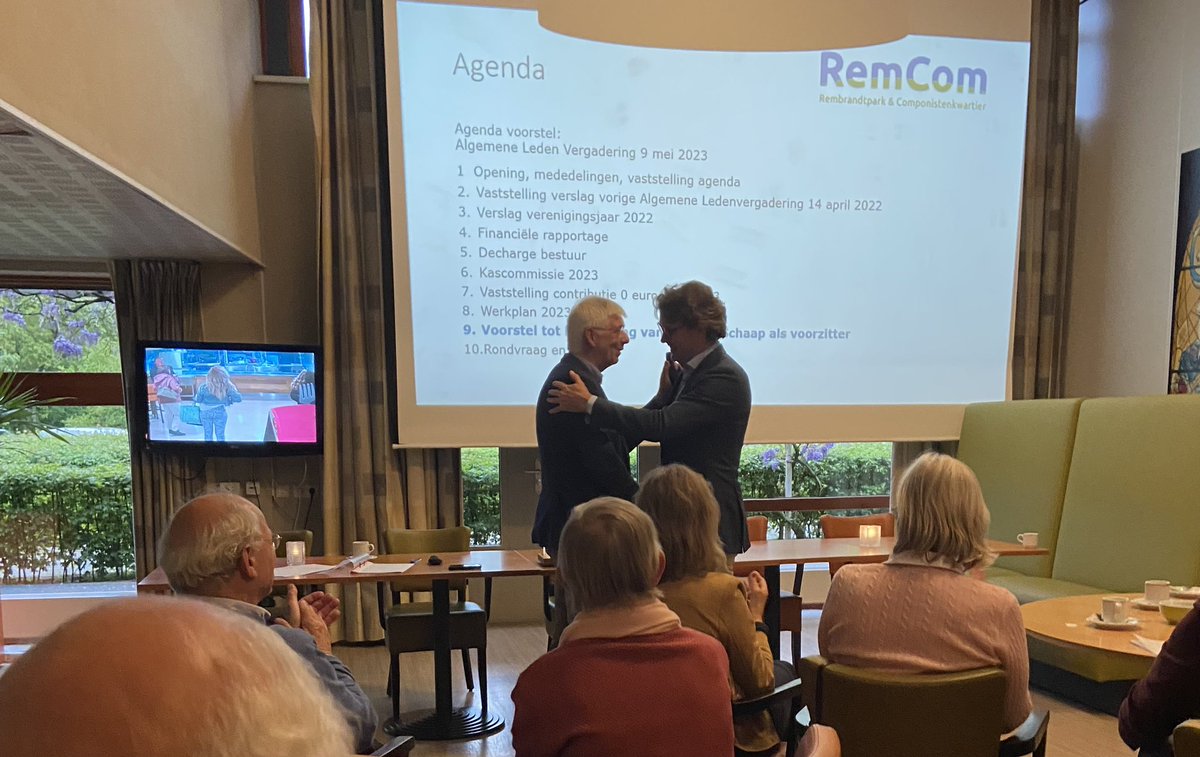 hbellaart's tweet photo. Dank aan jarenlang voorzitterschap Paul Doorenbosch van #RemCom (Rembrandtpark en Componistenkwartier) en welkom @Thomas_Schaap #Naarden https://t.co/FKKJCW1CwB