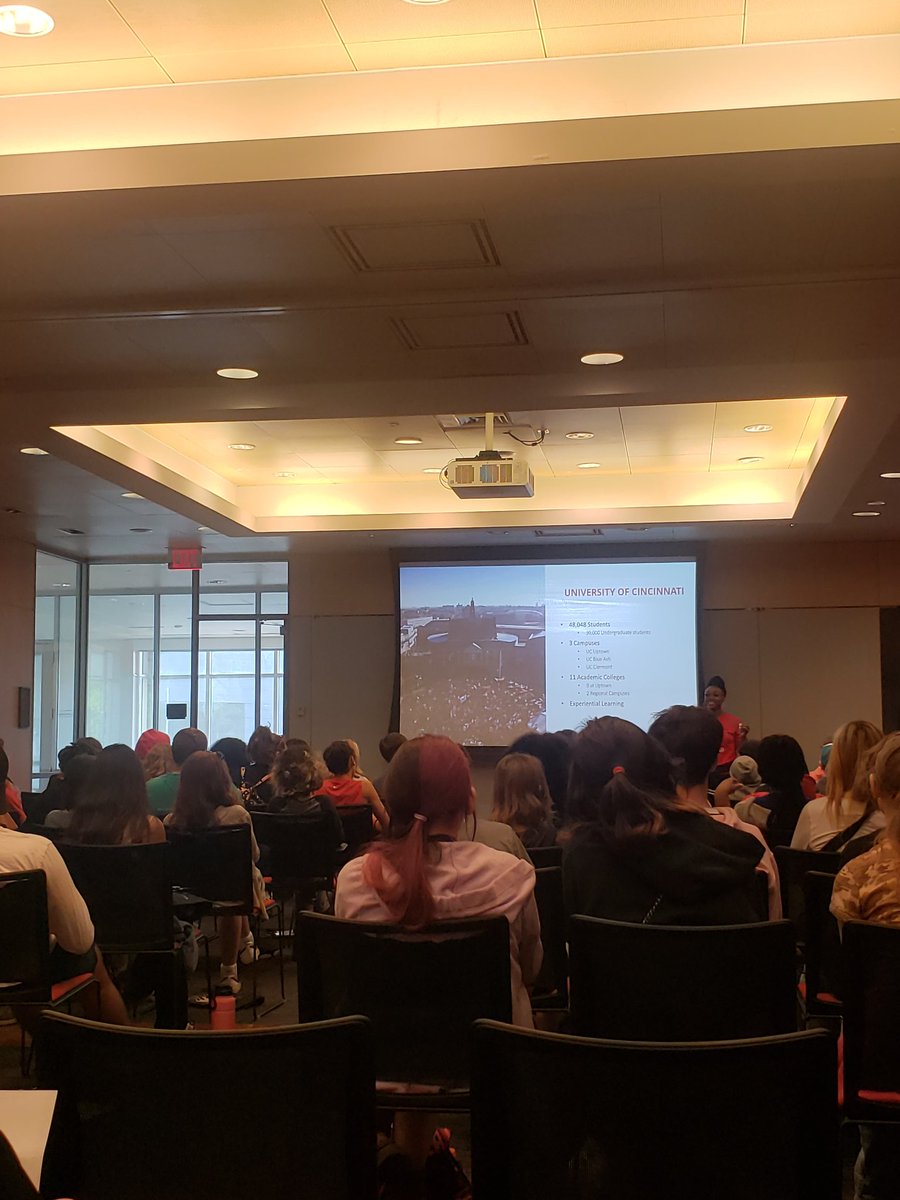DPsmithteach's tweet image. Beautiful weather &amp;amp; Beautiful campus for 8th grade students to visit University of Cincinnati! @GoBEARCATS  Thank you for an excellent tour today! #bearcatpride #ucalumni