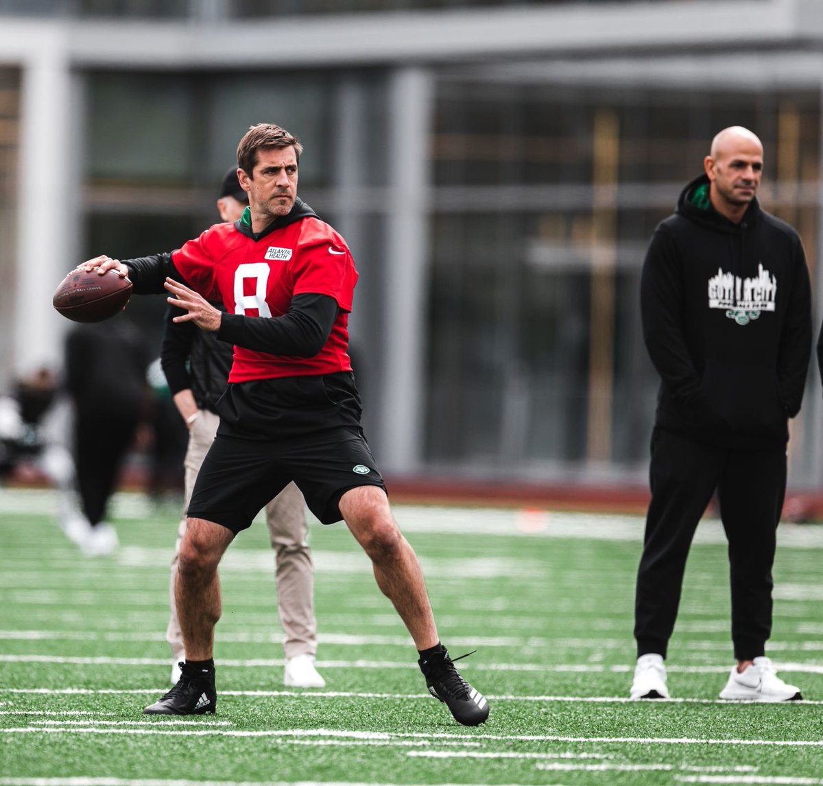 NYJetsTFMedia's tweet photo. Being honest, w/ everything I'd heard on Aaron Rodgers, I expected him to play well, but I didn't expect this

He looks revitalized. He looks to already be a part of our culture. He's already working &amp; going out w/ our guys

He's hungry to win his 2nd Super Bowl

On the #Jets 🥹 https://t.co/bZmrXRDxsM