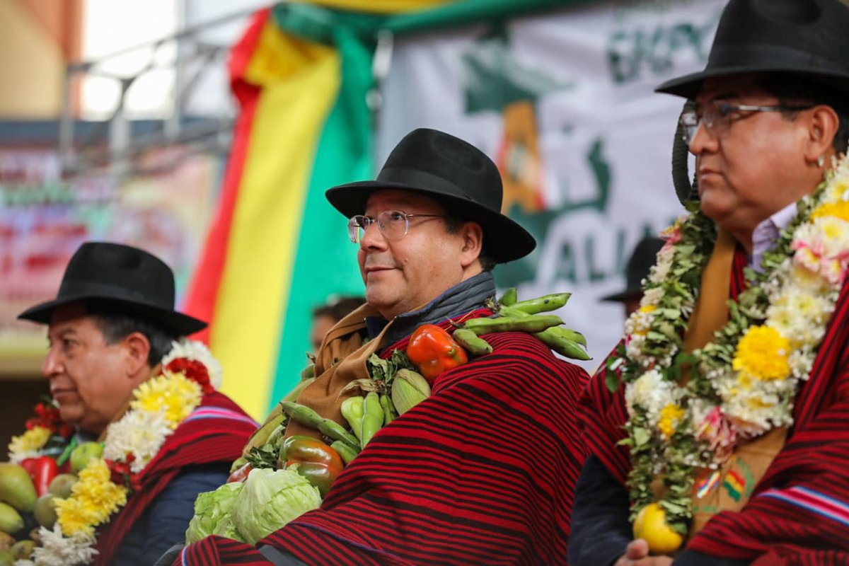LuchoXBolivia's tweet photo. (Hilo) Junto a nuestro jilata vicepresidente, @LaramaDavid, hoy lanzamos el Proyecto de Alianzas Rurales PAR III, que beneficiará principalmente a nuestras hermanas productoras, como un merecido homenaje al mes de las madres bolivianas, que son el pilar de la familia. https://t.co/jYOfq6XEXD