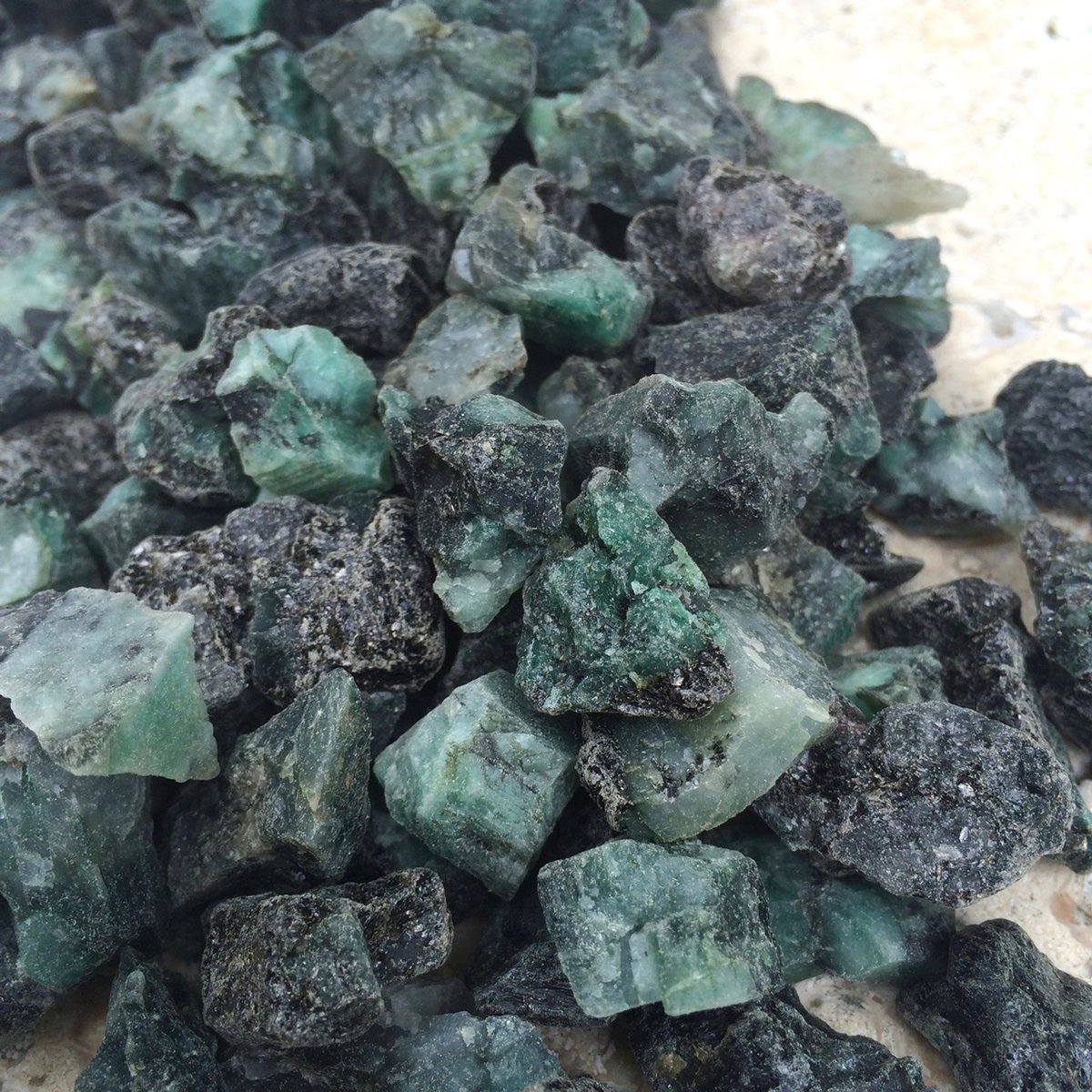Plan_it_P's tweet photo. May Birthstone: Emerald 

Properties: love, romance, joy, truth, and faith. https://t.co/TMcyRlsGTQ
