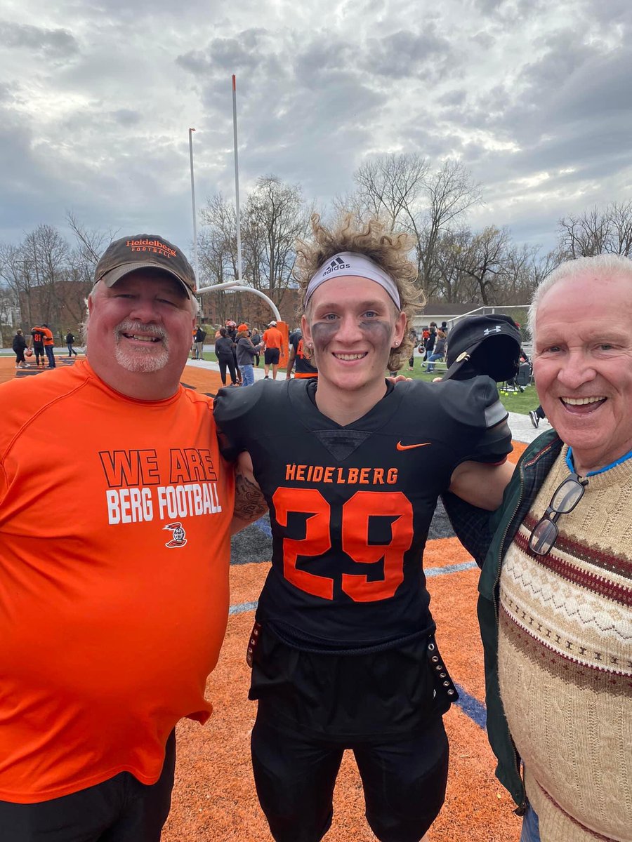 TerryPickard6's tweet photo. Happy dad!!! My favorite #29 is home for the summer. #senioryear @BergFootball #berggang #CH49 @PickardLayne @GrandBlancFB @475Training https://t.co/cIouyuGog3