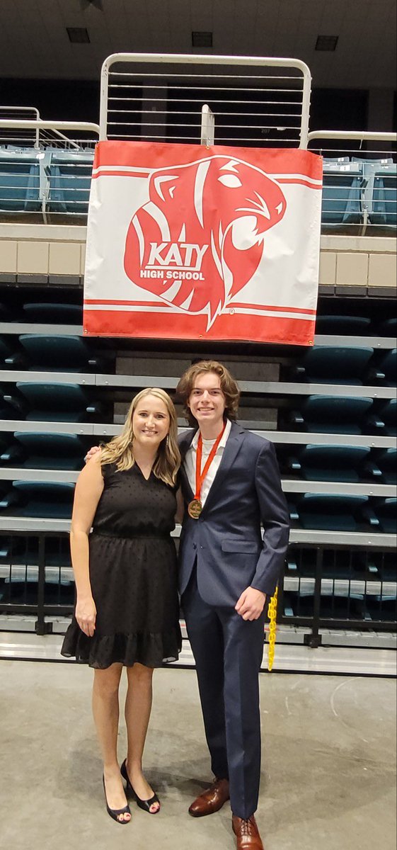 CaitlinPeters07's tweet photo. Such a great evening celebrating our Award of Excellence winners ❤️I love that I teach 10th &amp; 12th graders because I really get to see my kids grow up 

I am SO proud of the young man that Alex has flourished into. He’s going to excel at A&amp;M https://t.co/yDjF1m2RKF
