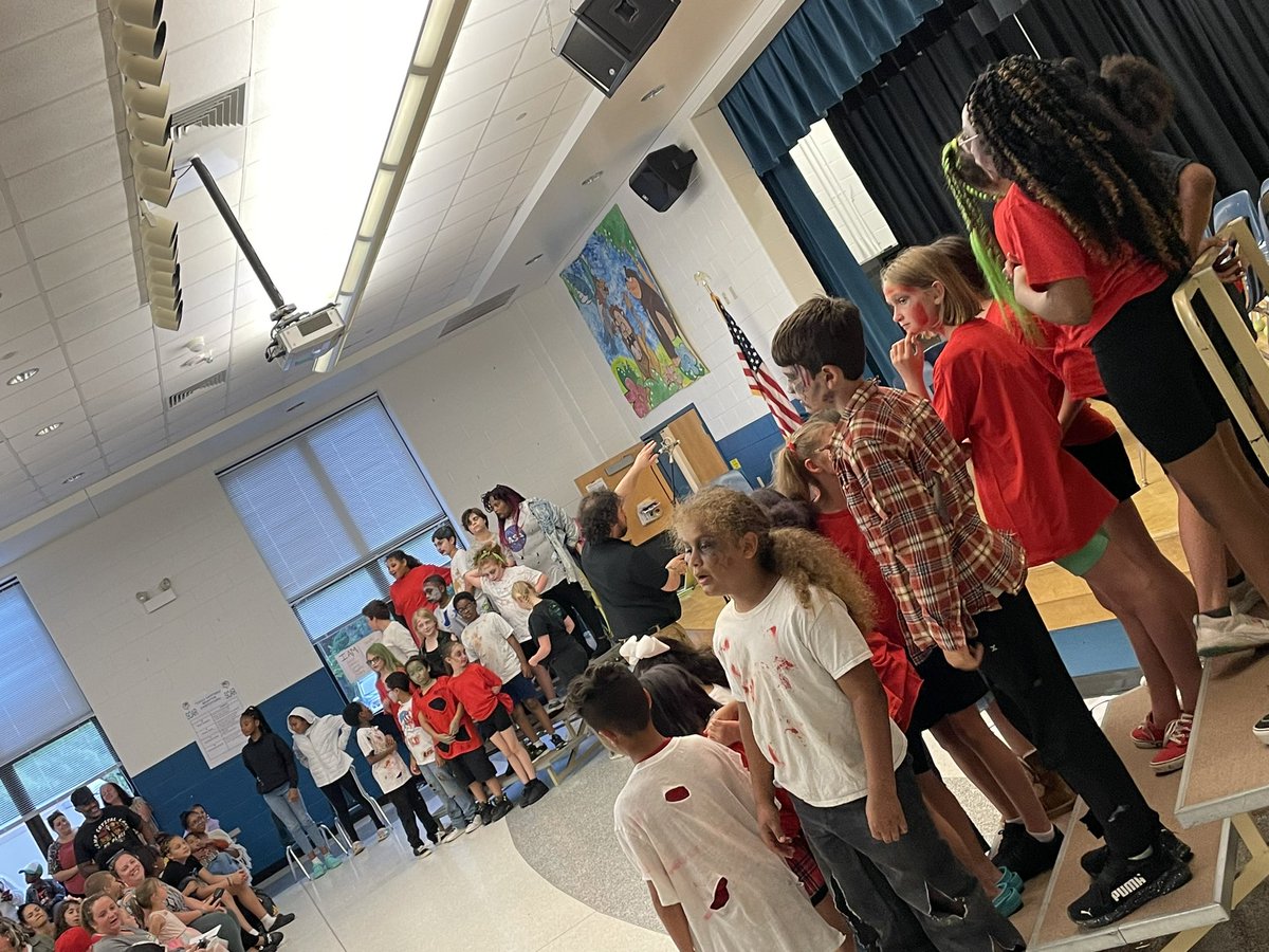smars0194's tweet photo. What a wonderful night at our Zombie Musical and Orchestra Event! Our 4th and 5th graders did a great job performing! #futuretheaterstudents #ThaliaTribe @HullJennica and Mr. Kelly, thank you! https://t.co/GCY2UYNCao