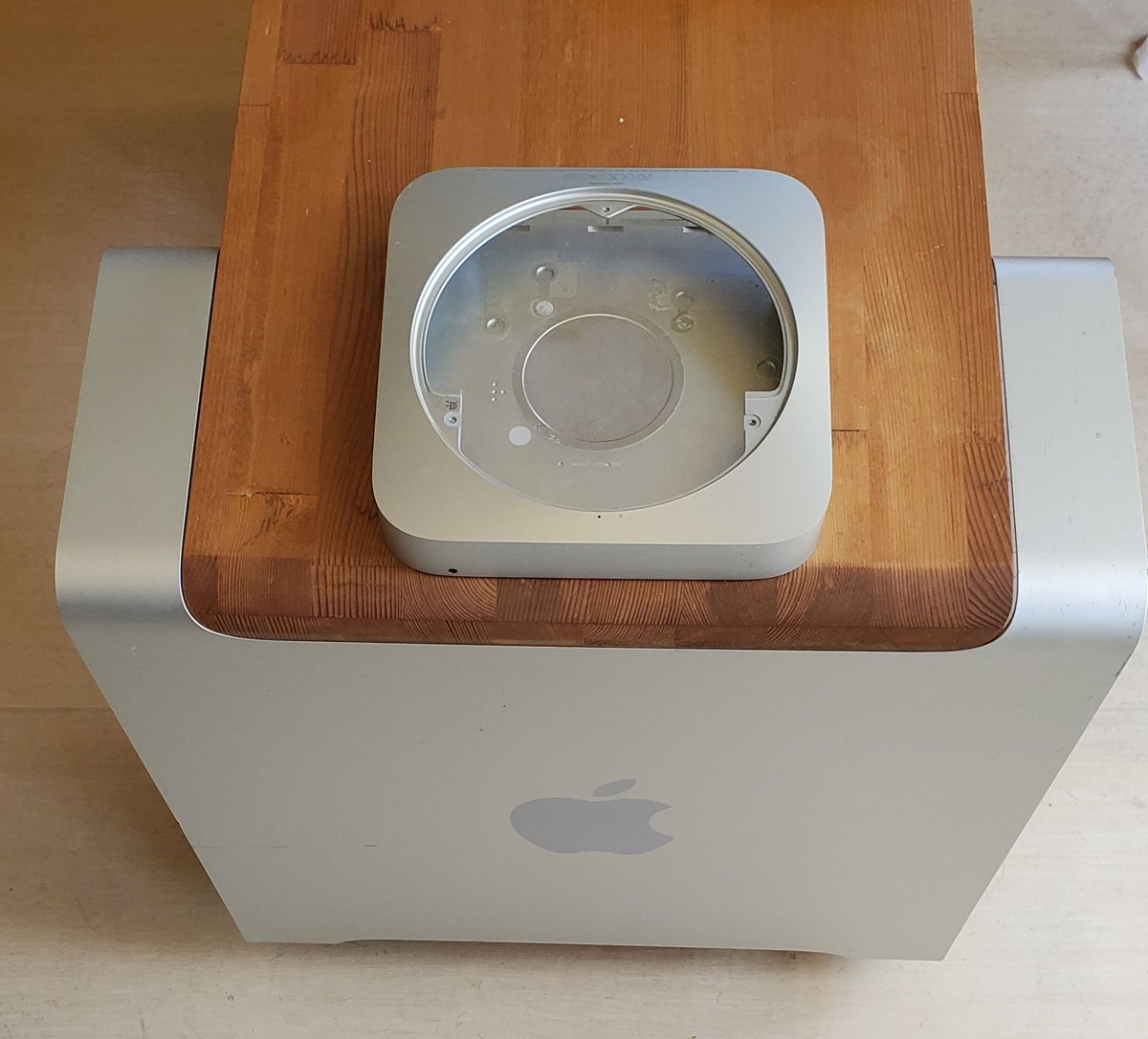 Minotake_LS's tweet photo. macmini
リサイクルいきます！！
#Apple #リメイク #リサイクル  #macmini https://t.co/WMFwQB2iCl