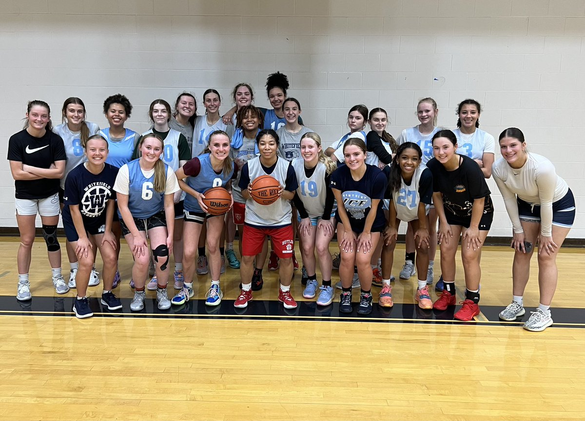 KYIN_Hoops_GBB's tweet image. We love that our former players want to come back often to get workouts in! We had our Class of 2022 @WallacePAllison that plays for @UISWBB &amp;amp; our Class of 2023’s @GorlokWBB signee @lloganortega &amp;amp; @AsburyWHoops signee @camrynnn01 in the house tonight!
Scrimmage was🔥👀#IceFamily