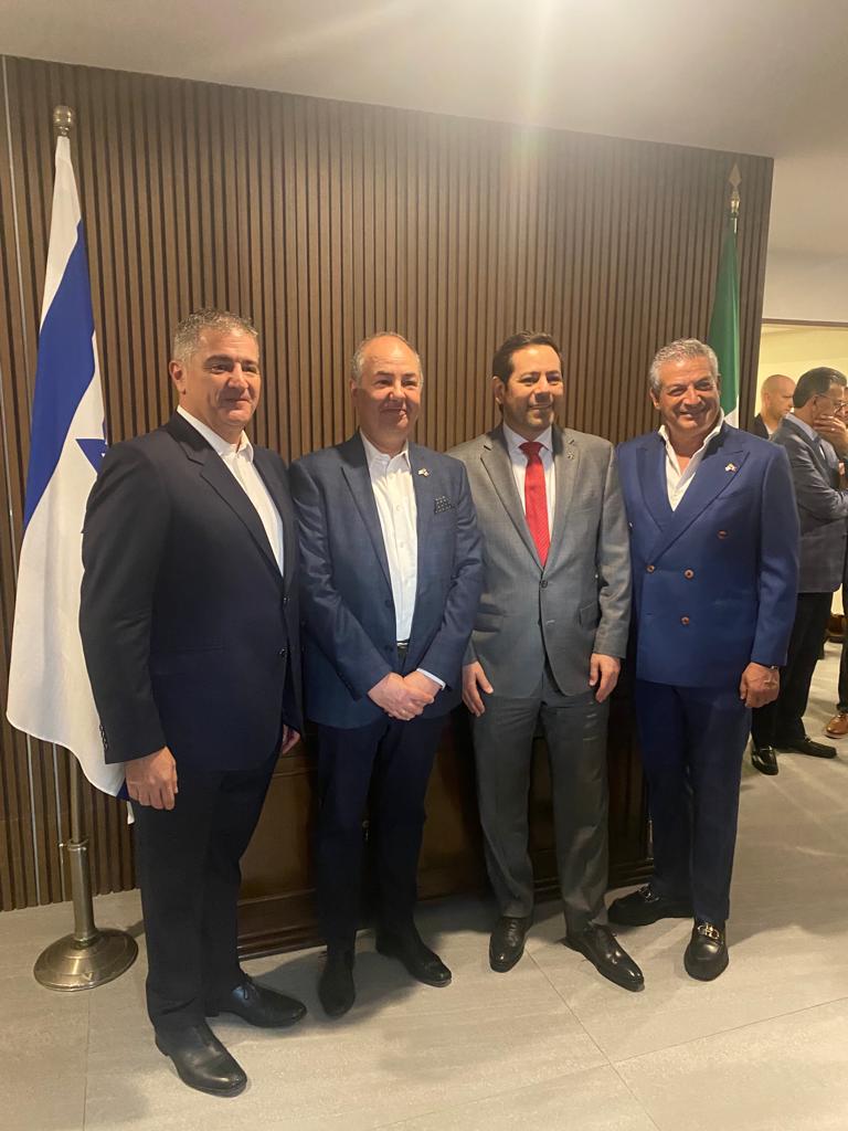 abugaberjose's tweet photo. Asistí a la toma de protesta como presidente de la Cámara México-Israel de Comercio e Industria de Sony Chalou @sonycha, a quien le deseo mucho éxito. Y reconozco la labor que ha realizado el presidente saliente, Meny Samra.
Un gusto saludar en este evento al embajador de Israel en México, Zvi Tal @AmbZviTal.