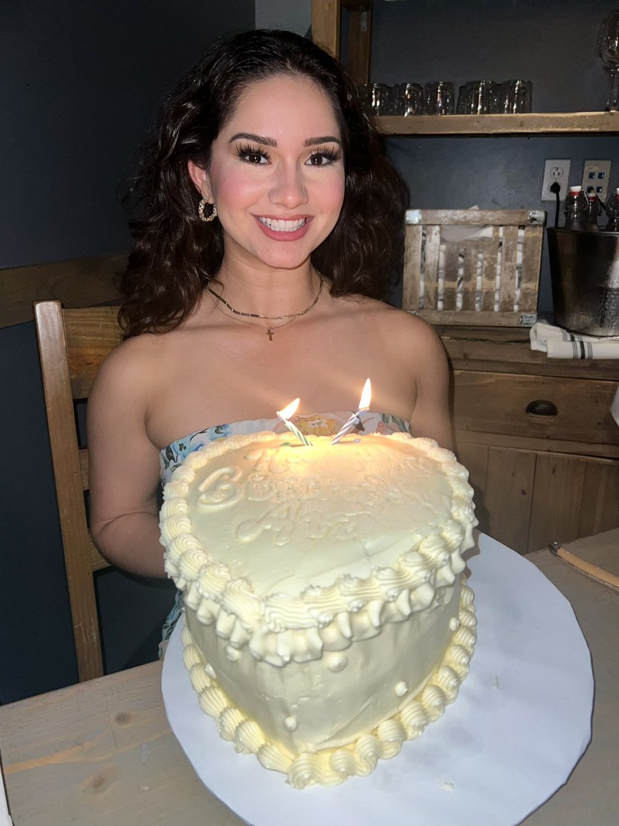avastruts's tweet photo. having my cake and eating it too #23 https://t.co/iy15iHwKMI