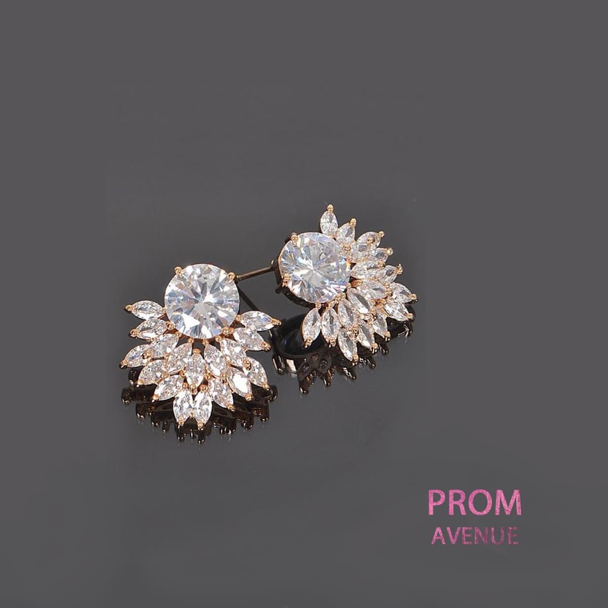 Elevated cubic zirconia setting with extra brilliance and sparkle at prom-Prom-Avenue 💕

prom-avenue.com

#prom #promavenue #promshop #promdress #formals #earringstyle #earrings