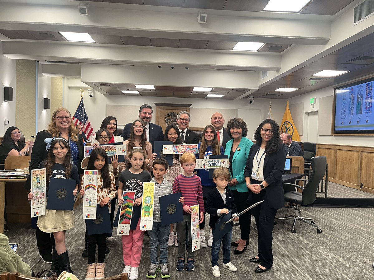 KeppelVAPA's tweet photo. Congratulations to Alexander Hovsepian, the 1st grade winner of the Library, Arts &amp; Culture Annual Bookmark Contest!  We are so proud of Alex. Thank you to his teacher, Miss Manukyan, his family and Dr. Hakopian for being there to celebrate Alex. @GlendaleUSD @myglendaleLAC https://t.co/vSzyJkbuZJ