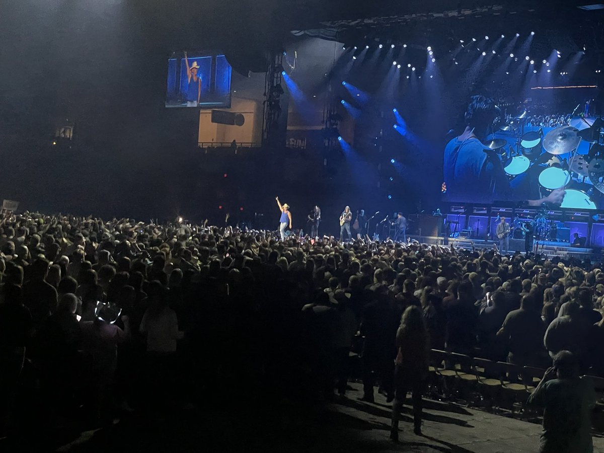 bshynk's tweet photo. Daddy Daughter trips are good for the soul. #KennyChesney #beadad https://t.co/D70EoXNfrl