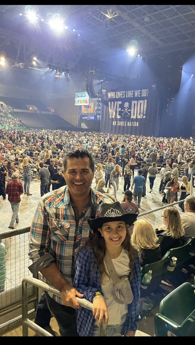 bshynk's tweet photo. Daddy Daughter trips are good for the soul. #KennyChesney #beadad https://t.co/D70EoXNfrl