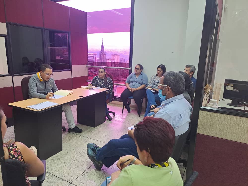 BermudezJoseA's tweet photo. Sostuve importante reunion con los equipos de Administración y Finanzas, Talento Humano, Planificación y Educación de la @Gob_Tachira para revisar tareas y avanzar en la solución de los nudos críticos que se nos presentan en la gestión administrativa y tecnológica 
@FreddyBernal https://t.co/BjsfL8Q5Ik