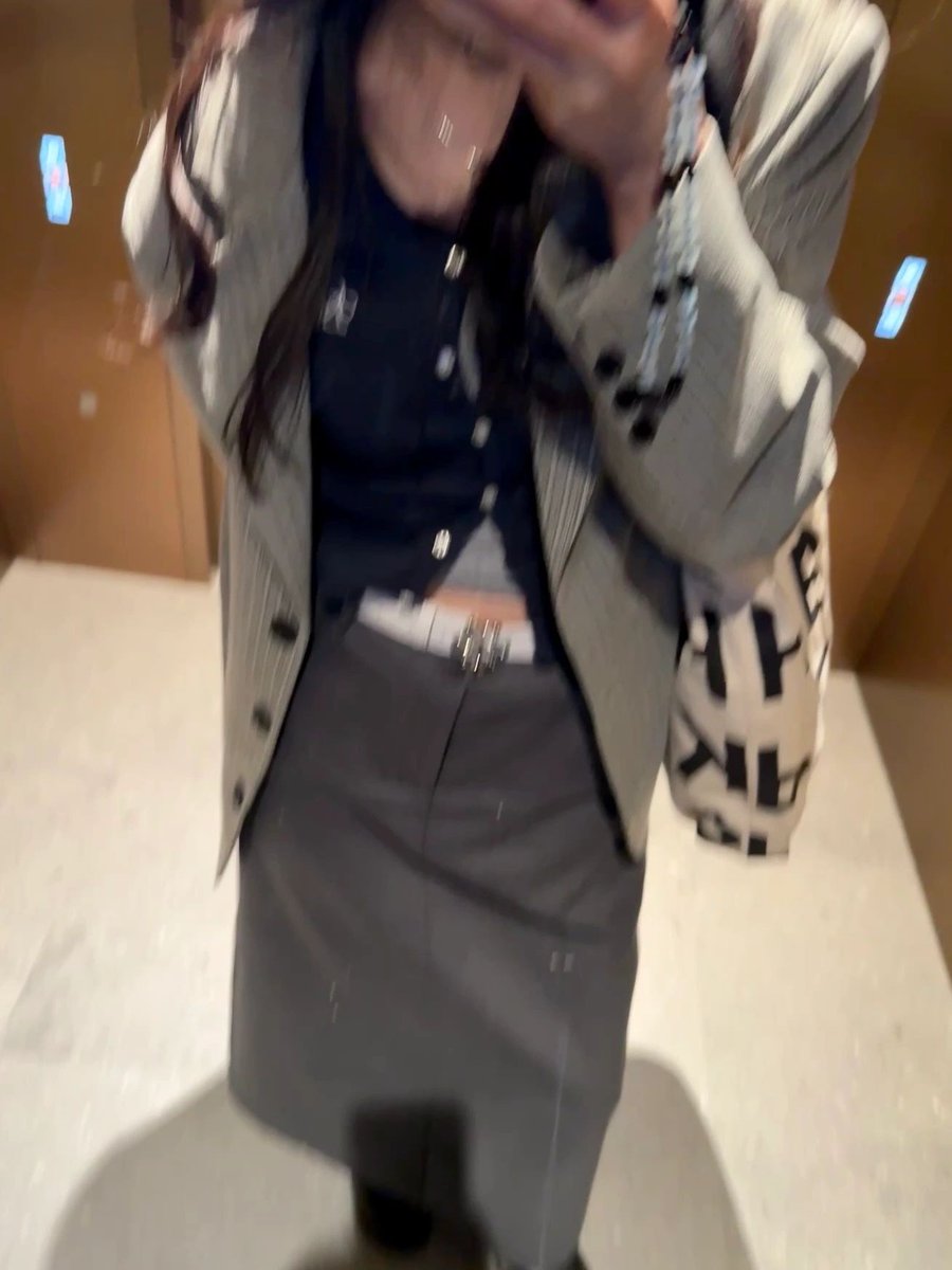 wong_0603's tweet photo. 女性として、男性が多く働く業界で活躍するために、人生でも仕事でも自信を持ち続けることがとても重要です。✨👩‍💼💼 どんな状況にも立ち向かい、自分の力を信じて、成功への道を切り開きましょう！💪🌟💯 #女性の力 #自信を持って #仕事も人生も #男性が多い業界で活躍 https://t.co/Rm4RWA0SY1