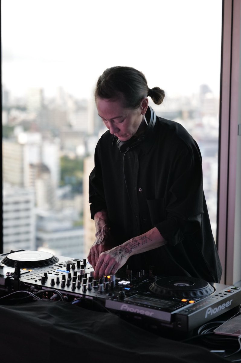 Bright Moments tweet media