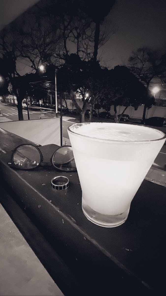 redmatriz's tweet photo. Current status… This “is” the way! #PiscoSour Time at #OpenGovTour 
[No aguante y lo necesitaba!] #Lima🖤 https://t.co/jYKu9kMtBq