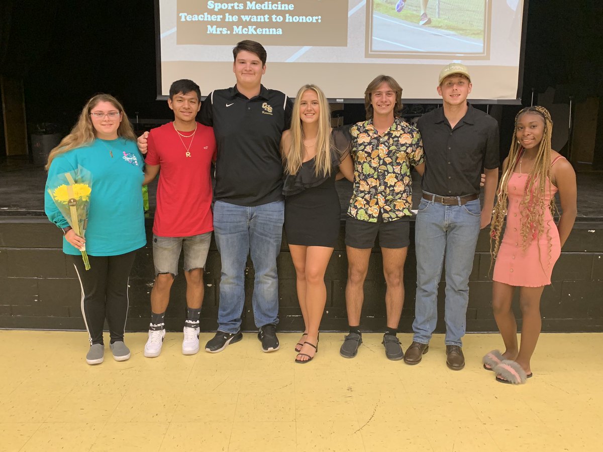 Wrapped up our Track Season tonight! Special shout out to our seniors. Thanks for letting us be part of the journey 💕 #onehurricane <a href="/CHSCanes/">Citrus High School, Inverness, FL 🌀🌀🌀</a> <a href="/Citrus_Canes/">Citrus Athletics</a>