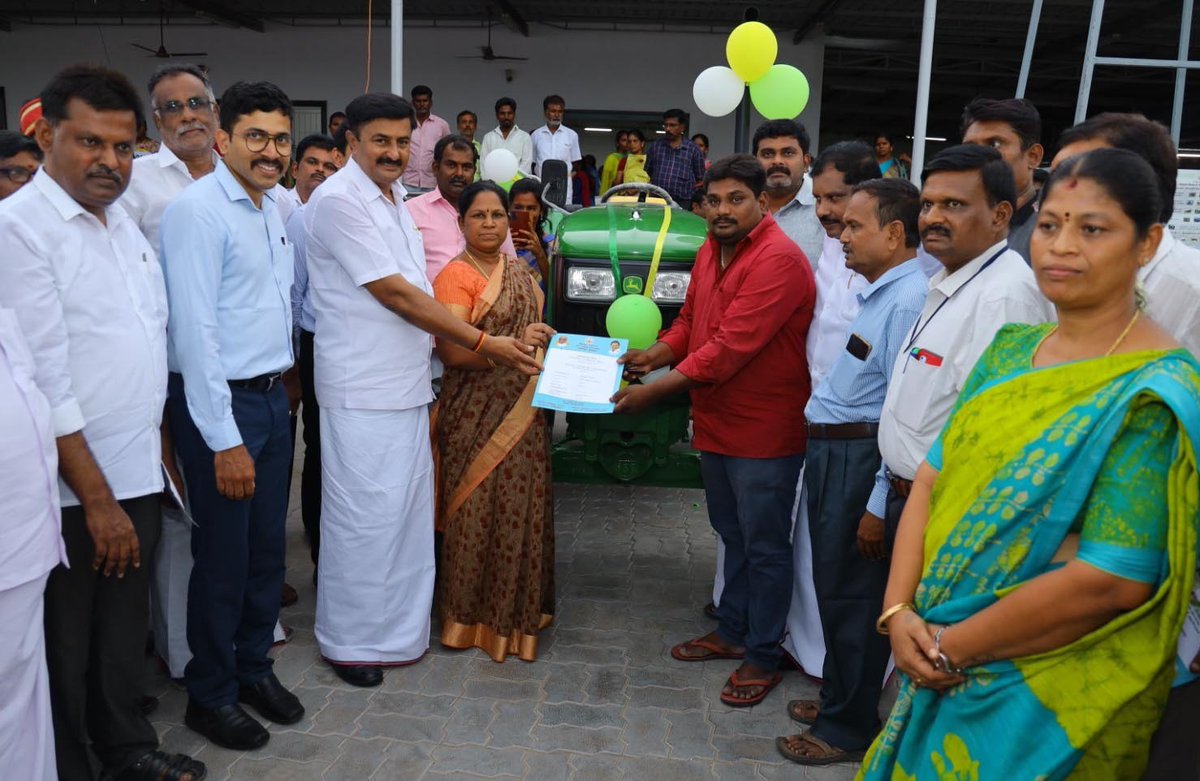mp_saminathan's tweet photo. தமிழ்நாடு முதலமைச்சர் அவர்களின் ஆற்றல் மிக்க தலைமையிலான அரசின் ஈடில்லா ஆட்சி 2 ஆண்டே சாட்சி அரசு நலத்திட்ட உதவிகள் வழங்கும் விழாவில் மாண்புமிகு அமைச்சர் திருமதி. கயல்விழி செல்வராஜ் அவர்களுடன் இணைந்து கொடுவாய் சுப்பராய கவுண்டர் திருமண மண்டபத்தில் நலத்திட்ட உதவிகளை வழங்கினோம். https://t.co/RcOHW1WEwE