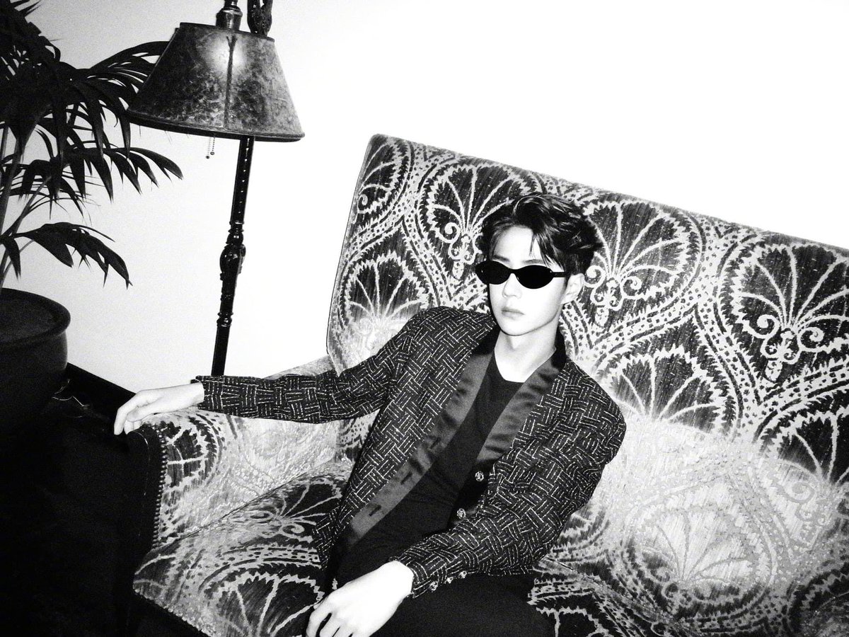 OnlyBo_BigBang's tweet photo. @LunaMiu3 WANG YIBO CHANEL CRUISE SHOW #WangYibo_CHANELCruise24 
#CHANELCruise
#WangYibo @CHANEL https://t.co/G9pFxDkidm