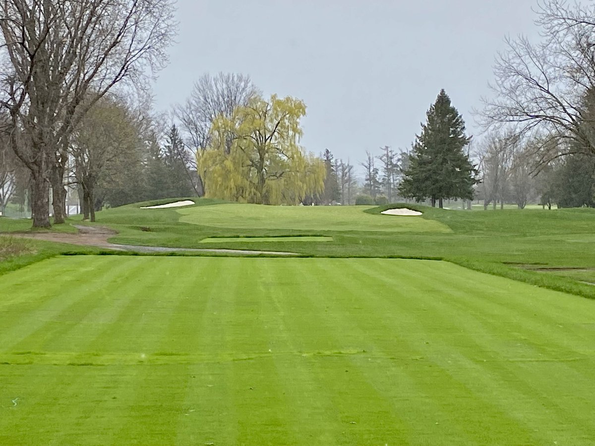 RobertMackay75's tweet photo. Hole 2 @RivermeadGolf. Before and after. One of the largest transformations thus far in the project. Lots of mound removal and the 40 yd long bunker on right is gone. Right side expansion green. Full tee reconstruction as well. Well done @jeff_mingay @jamieknorr86 ! https://t.co/GUPP0IugKE