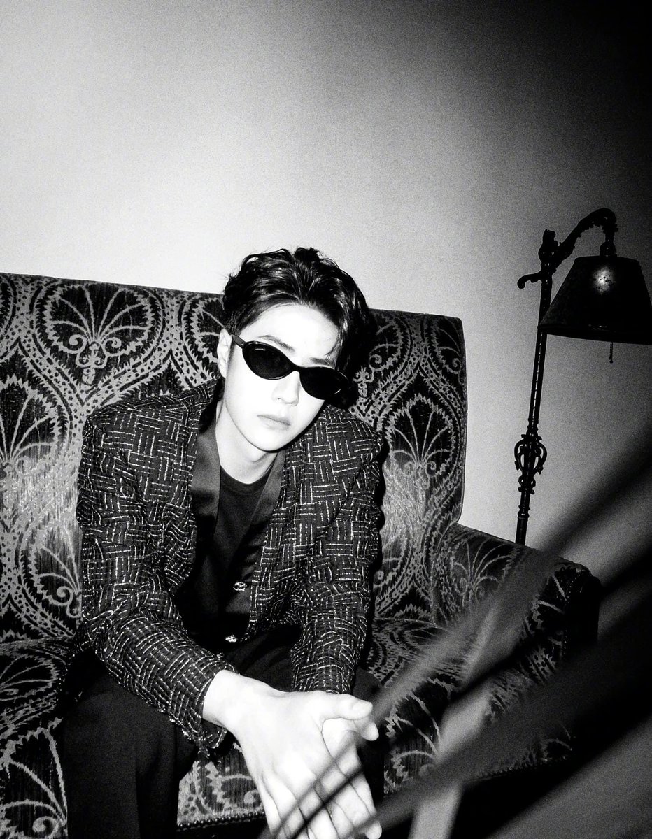 OnlyBo_BigBang's tweet photo. WANG YIBO CHANEL CRUISE SHOW #WangYibo_CHANELCruise24 
#CHANELCruise
#WangYibo @CHANEL https://t.co/5XGqEJstmN
