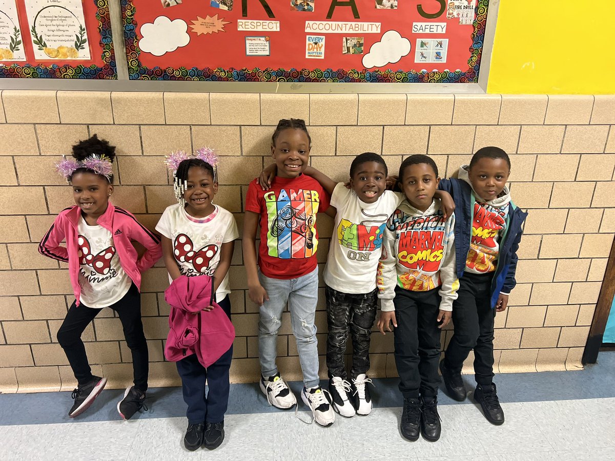 Day 2 of spirit week: Twin Day #spiritweek