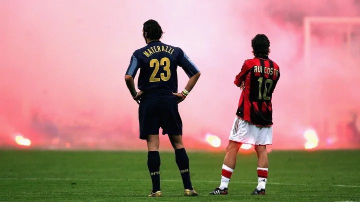 AC_MilanFR's tweet photo. JOUR D’EURO DERBY ! ⚔️ 

1 ville 
1 stade 
2 équipes 
2 rivaux historiques
1 place en finale à la clé 

FORZA MILAAAAAAAN 🔴⚫️ https://t.co/h6uDnQmGGR