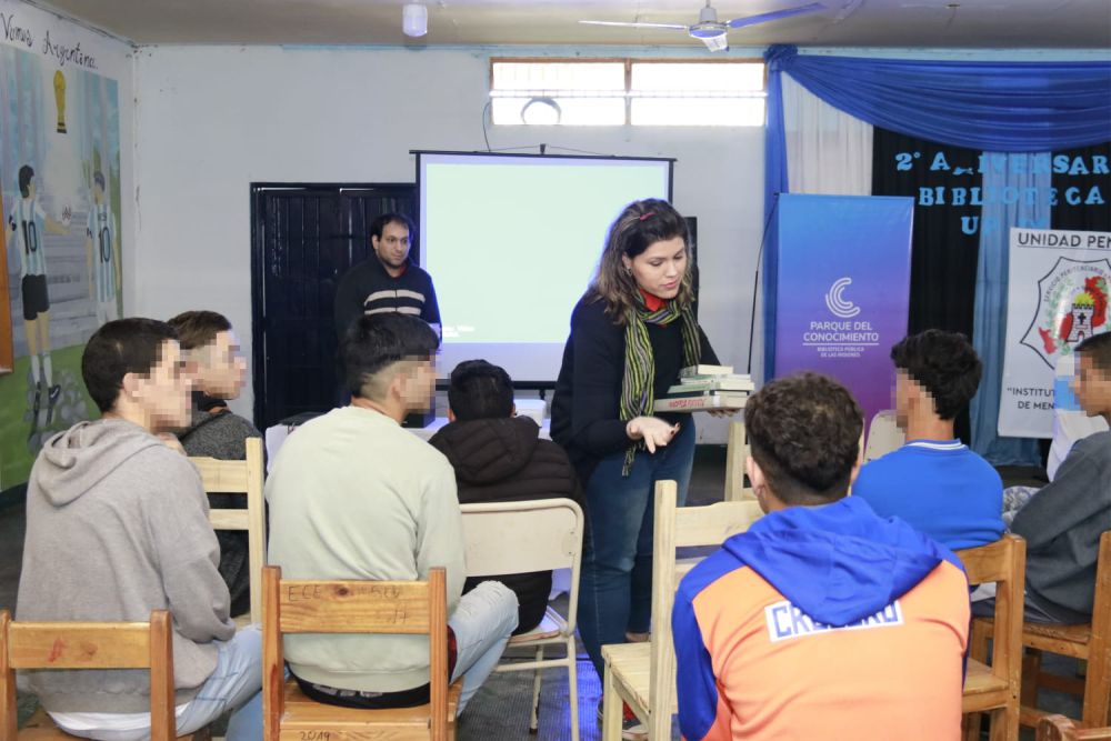 biblioteca_cc's tweet photo. Celebramos el 2° aniversario de nuestra sede en la Unidad IV, Instituto Correccional de Menores Varones. Se desarrollaron actividades que incluyeron la lectura y la escritura, con el propósito de seguir fomentando estas prácticas en los jóvenes📚
#Contextodeencierro #BPM #Sedes https://t.co/DkwnuBFBTd