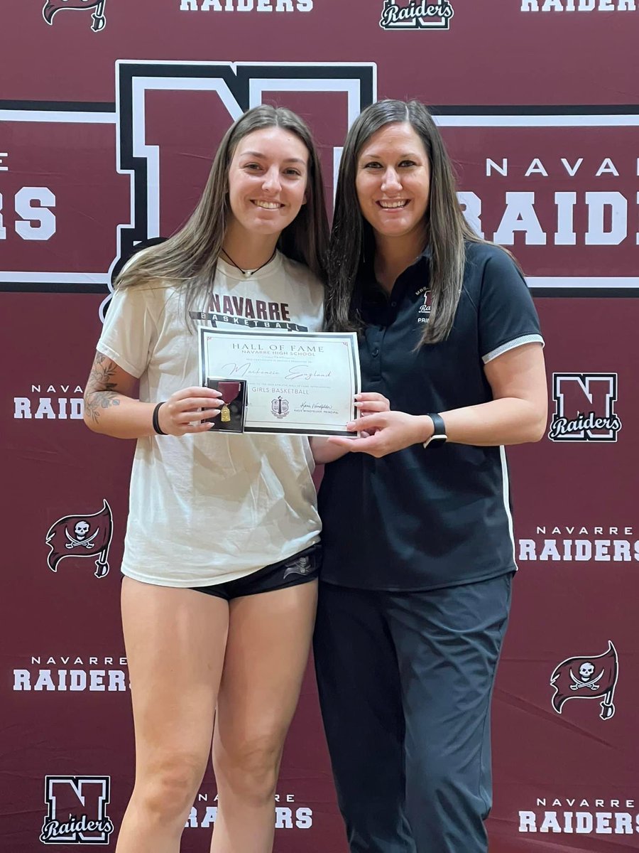 KenzieEngland10's tweet image. So grateful to have been chosen for Athlete of the Year at Navarre High School, as well as being chosen for the Navarre High Hall of Fame for basketball! Thank you to all the admin at the school