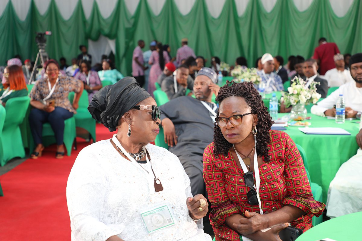 PLACNG's tweet photo. 2/ Day 3 #Photosplash of Senators-elect and @HouseNGR members-elect at the ongoing Induction Programme for the 10th @nassnigeria organised by @nassnigeria and @nilsnigeria with support from @PLACNG and the @UKaid
#10thNASS https://t.co/2QZHgeXEHu