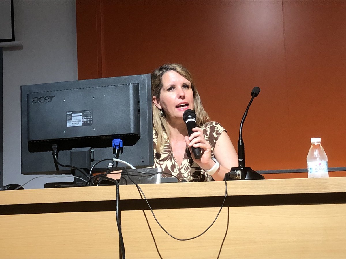 Y <a href="/Carolinaciencia/">Carolina Clavijo</a> nos dio una magnífica charla en <a href="/fisicaUS/">Facultad Física US</a>, Gracias!, pero nos ha dejado con ganas de una mesa redonda para hablar de la enseñanza de la física, nuestra pasión común. Ya lo anunciaremos 😜