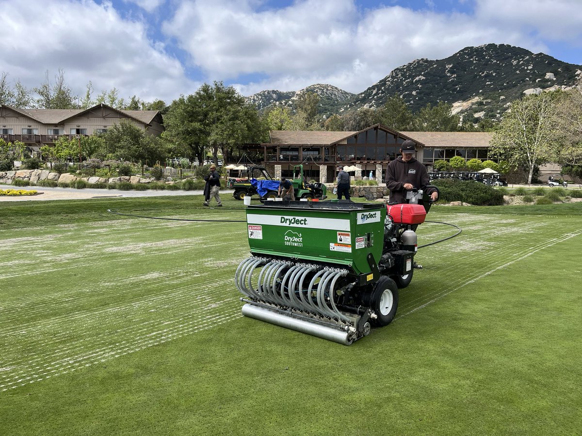 DryJectSW's tweet photo. CLEAN @DryJect 3x2” with straight #20 sand over 1/4” cores at Temecula Creek Inn, Oaks… couple tons of sand injected into the beautiful new Meadows wedding lawn too! #PlayabilityMatters https://t.co/Xkwudy75BS