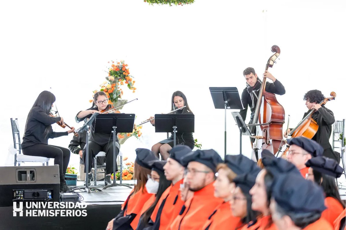 orquestajovenec's tweet photo. Muy felices por haber sido parte de la XV ceremonia de graduación de la @uhemisferios junto a los brillantes estudiantes de la escuela de música. 

¡Felicidades!🎓

#uhemisferios #uhe #concert #stringquartet #graduación #quito https://t.co/ciLsR0HFso