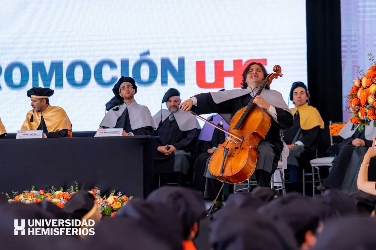 orquestajovenec's tweet photo. Muy felices por haber sido parte de la XV ceremonia de graduación de la @uhemisferios junto a los brillantes estudiantes de la escuela de música. 

¡Felicidades!🎓

#uhemisferios #uhe #concert #stringquartet #graduación #quito https://t.co/ciLsR0HFso