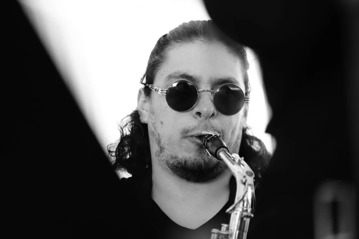 orquestajovenec's tweet photo. Nuestros artistas participando en la XV ceremonia de graduación de la @uhemisferios📸

#blackandwhite #musicians #concert #concertphotography #quito https://t.co/MksETmNv8j