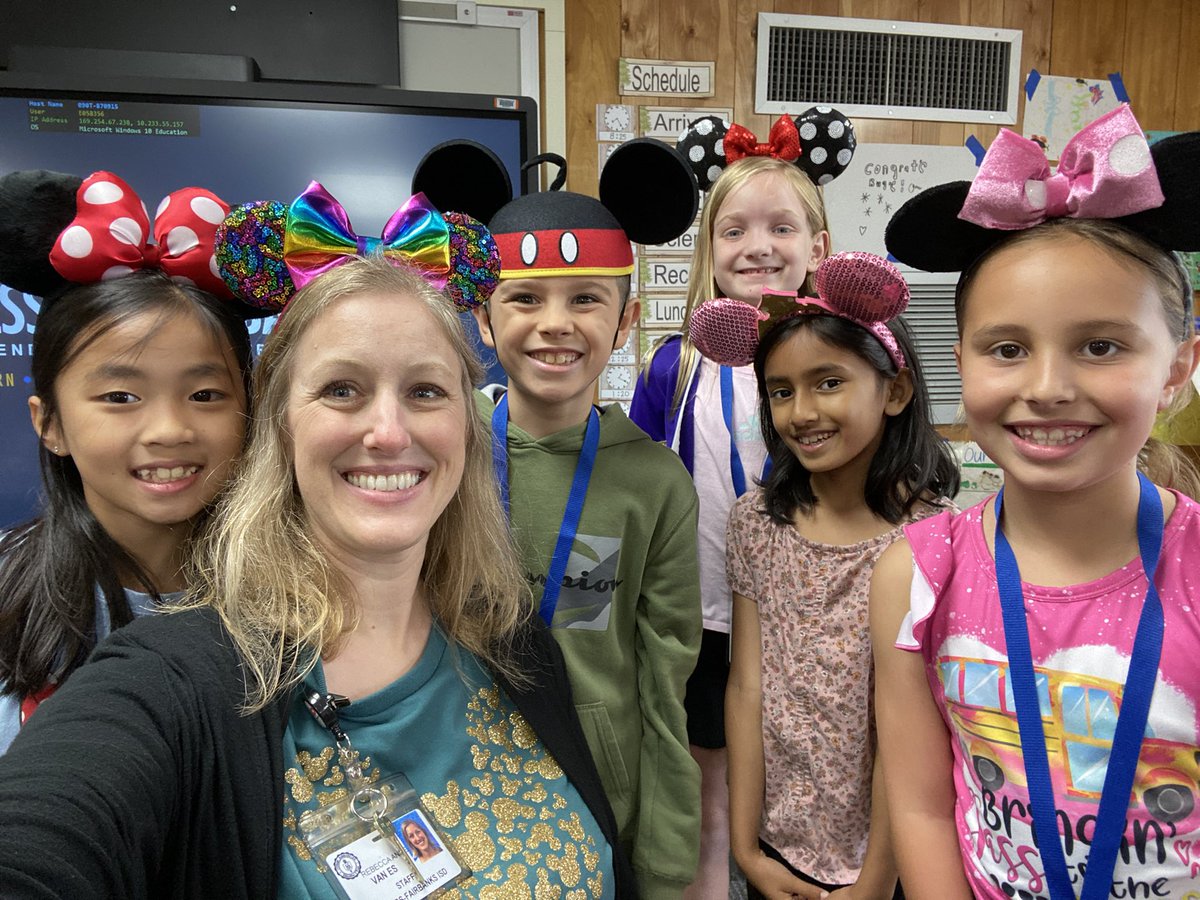 Rebecca van Es tweet media