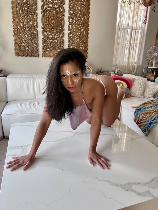 When they ask what you bring to the table https://t.co/43CSAdFb9H