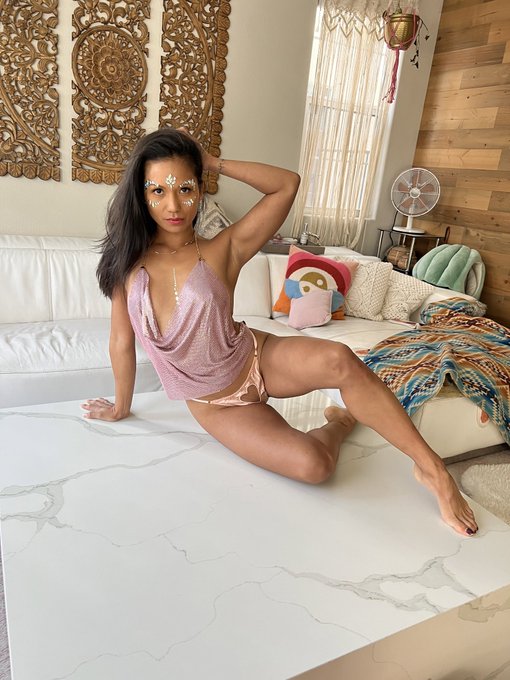 When they ask what you bring to the table https://t.co/43CSAdFb9H