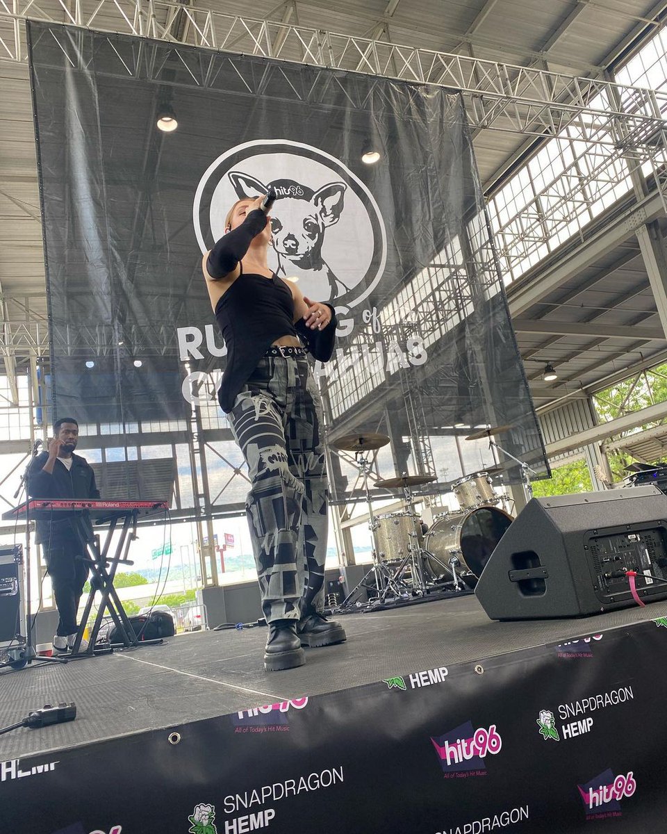 Lakeside_Music's tweet photo. Shout out to @Hits96Radio for an incredible weekend at the 14th annual Running of the Chihuahua's with special performances by @sensesrock and @OliviaLunny!

📸 photos courtesy of @Hits96Radio! https://t.co/dv1AXEVOJ9