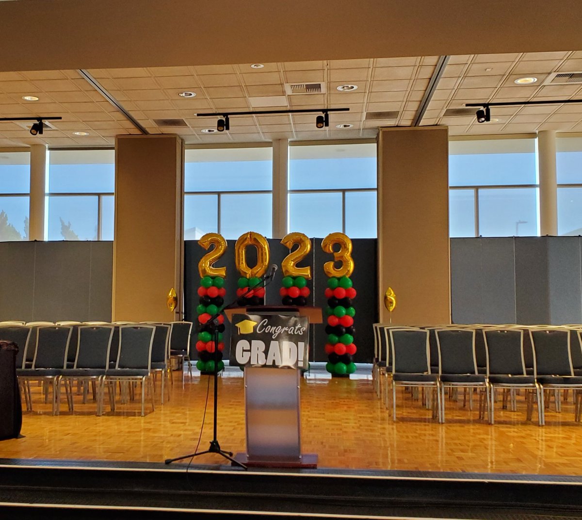 DrChanelShanae's tweet photo. I did African Dance at Cerritos College Black Graduation. Dance teacher culture and community. Book me for your event email info@shanaearts.com Shanae Arts #ShanaeArts #CerritosCollege #Umoja #BlackGrads #HigherEd #Culture #DanceEd #BlackEducator #ArtsEd #Education #Diversity https://t.co/HMfYSym2iT