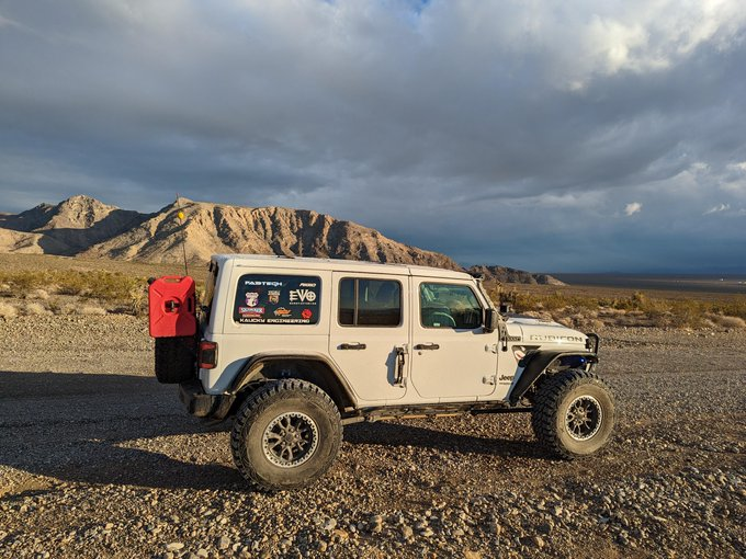 desertjeeper's tweet photo. @2fingeredsocie1 37x12.50x17 ProComp Xtreme MT2s https://t.co/CljQ0gcJpx